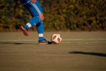 FIFA官方一锤定音：梅西这个动作，红牌纯属误判！（配图示意）